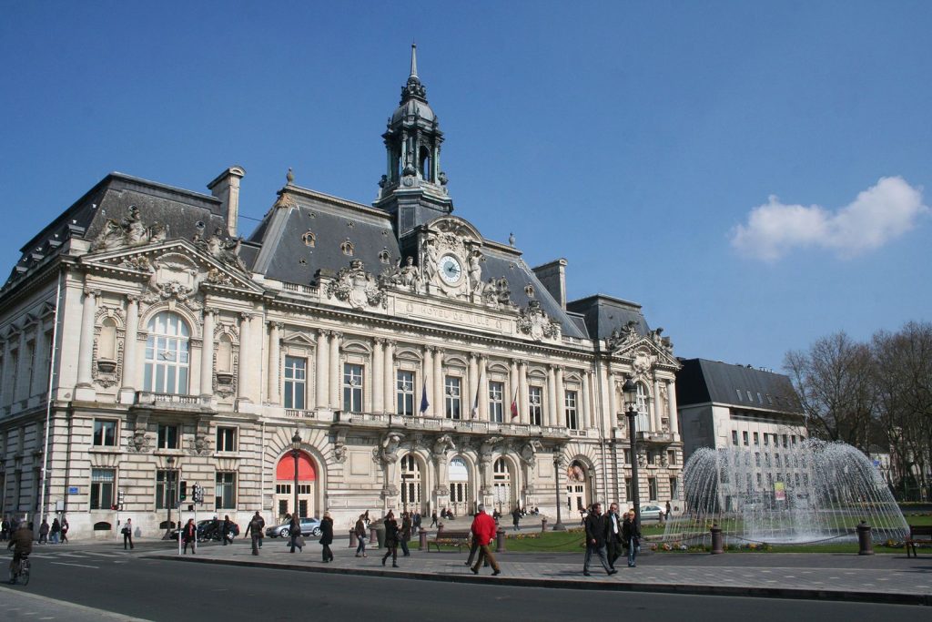 Tours-Hotel-de-Ville