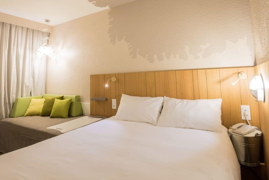 chambres-lit-double--hotel-ibis-styles-tours-sud