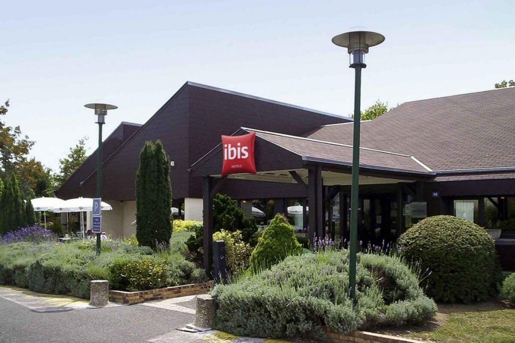 hotel-ibis-tours-sud-entree