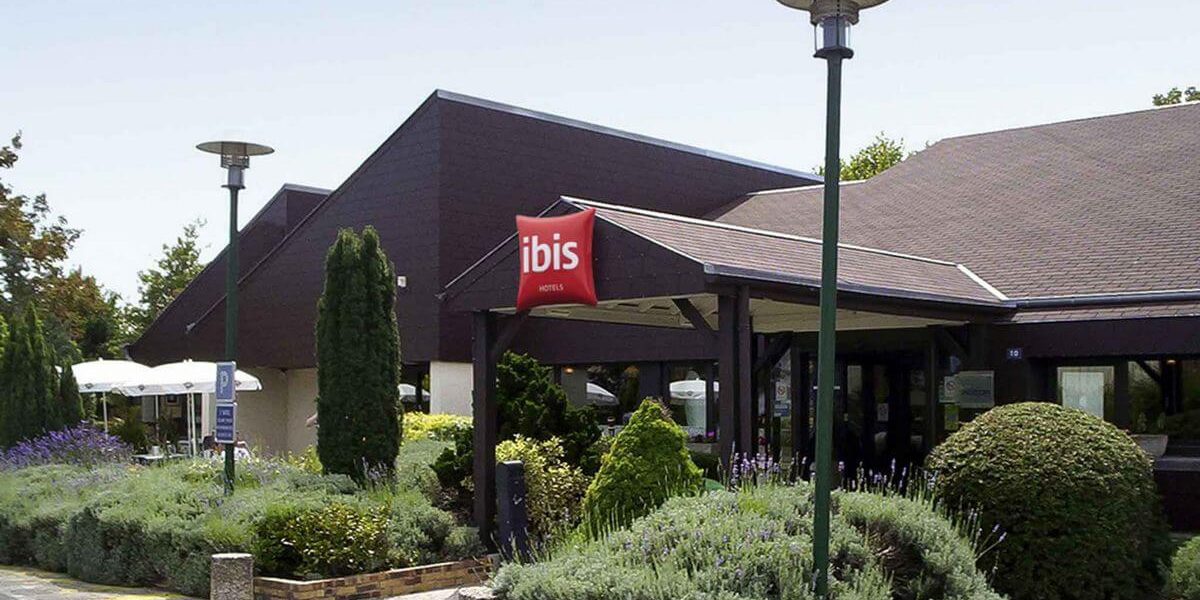 hotel-ibis-tours-sud-entree