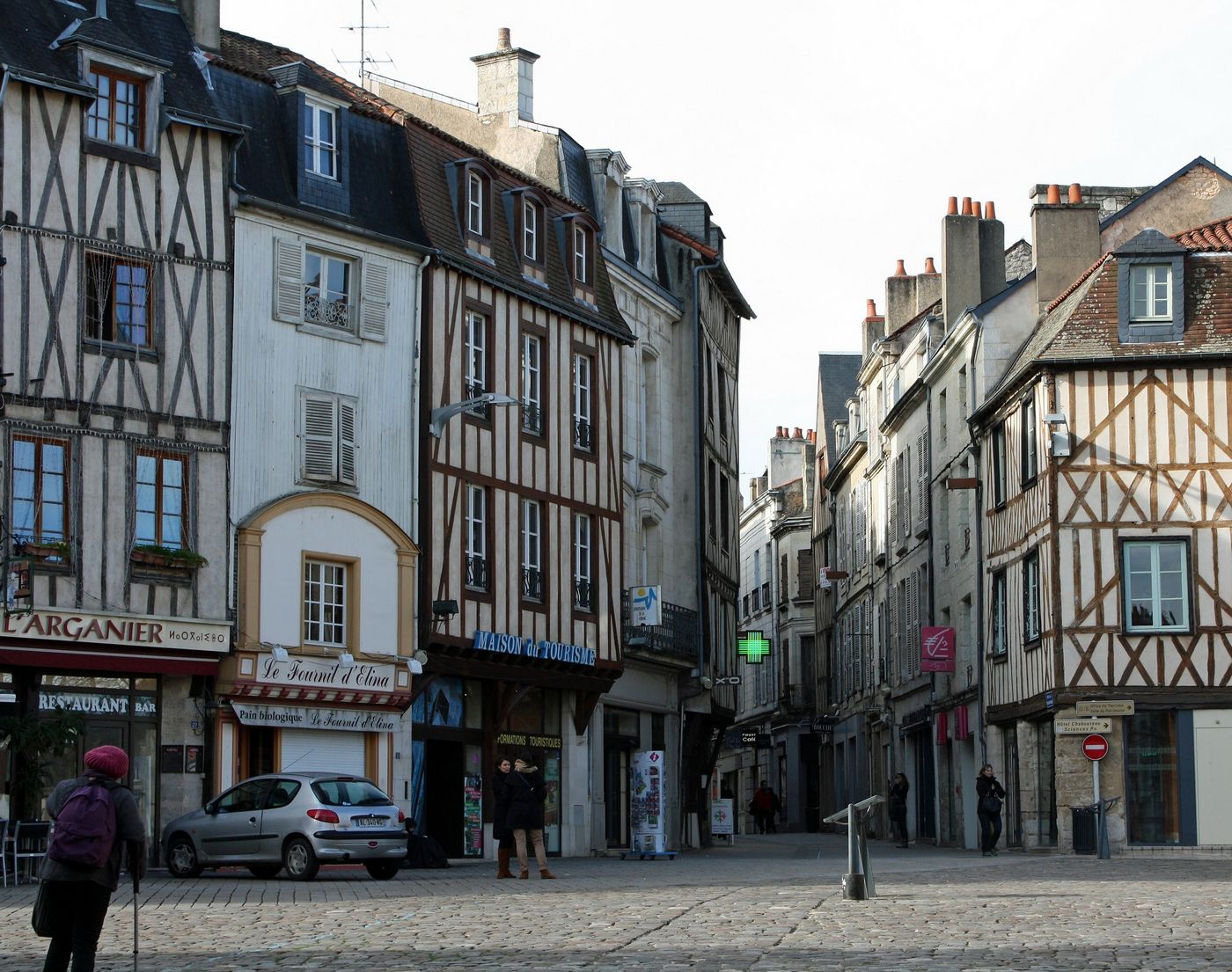 tours of poitiers