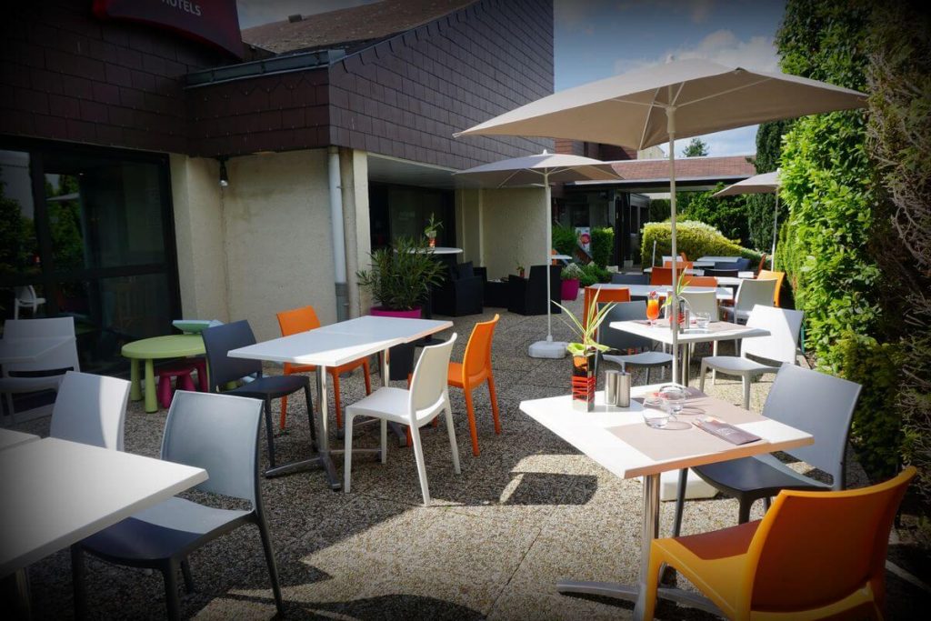 terrasse-exterieure-hotel-ibis-tours-sud (1)