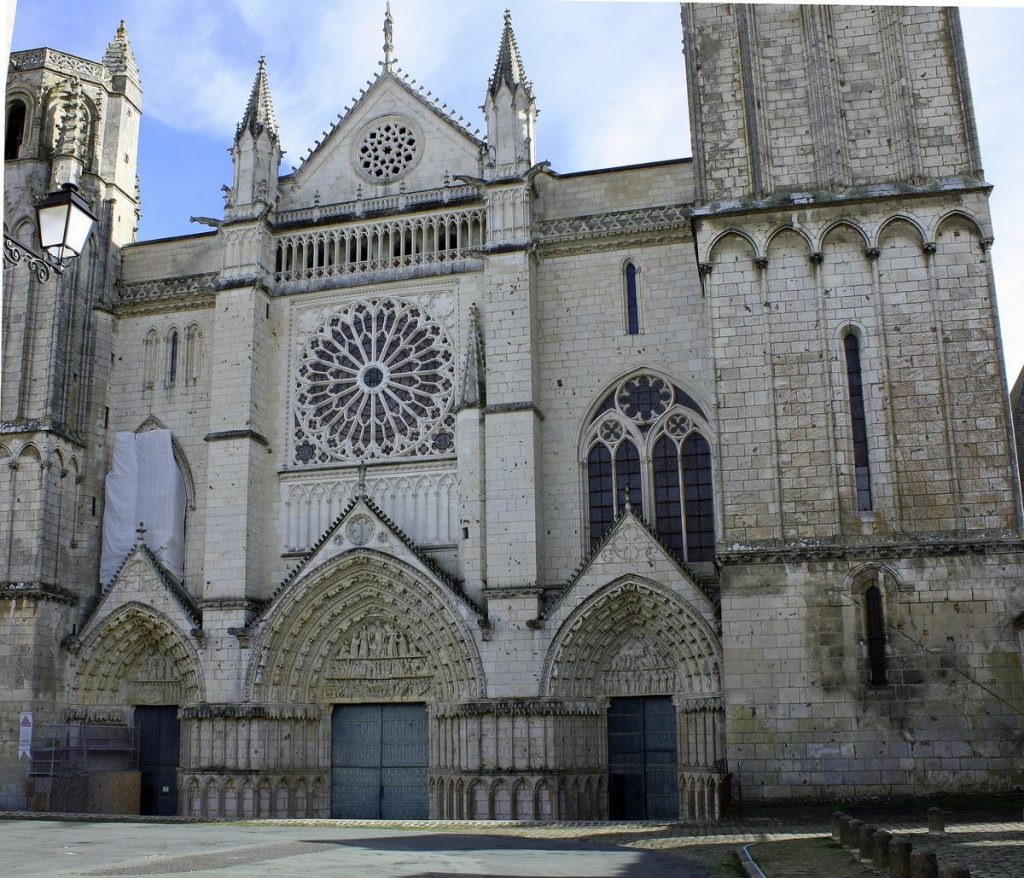 visiter-poitiers-monuments-historiques-a-voir