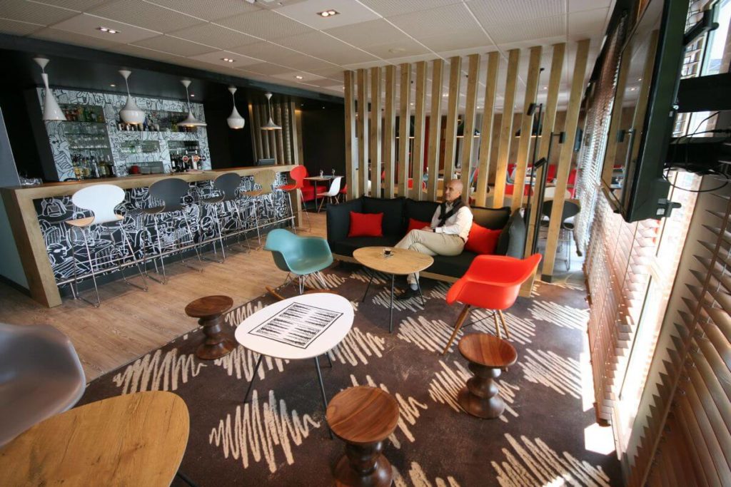 hotel-ibis-saint-malo-la-madeleine-bar-lounge