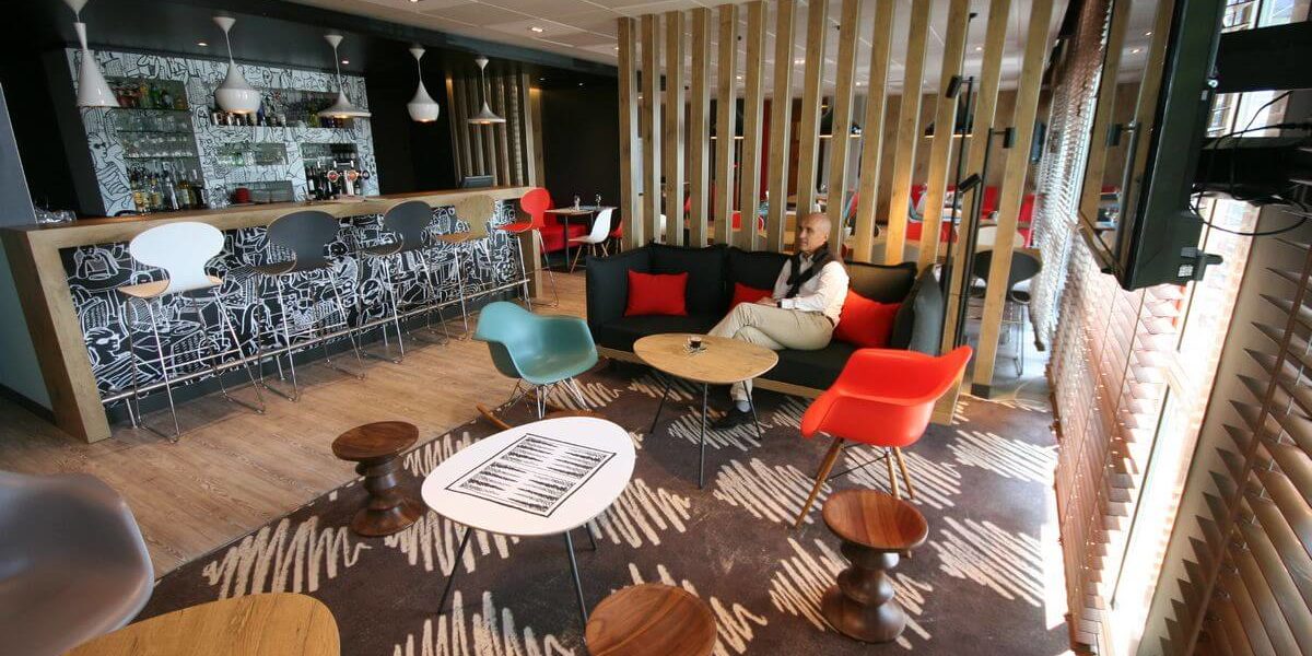 hotel-ibis-saint-malo-la-madeleine-bar-lounge