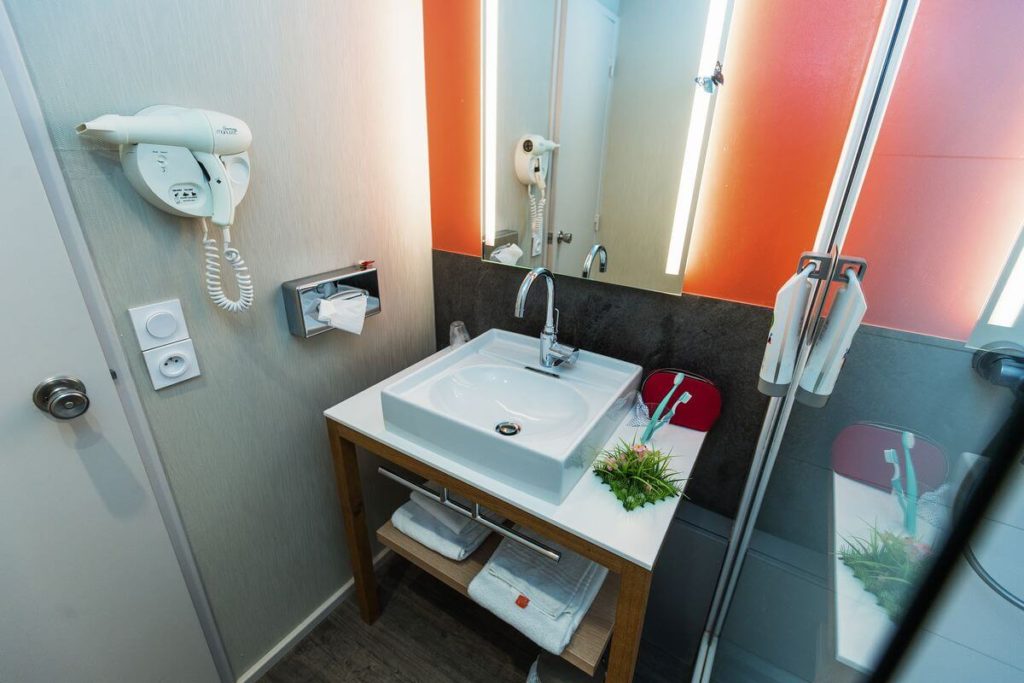 ibis-styles-tours-sud-salle-de-bain