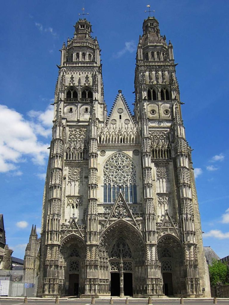 visiter tours eglise